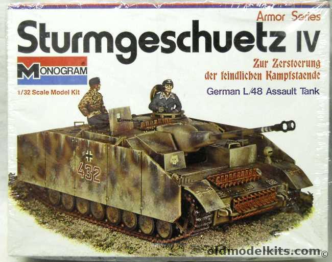 Monogram 1/32 German WWII Sturmgeschuetz IV L/48 Assault Tank with Diorama Instructions, 8220 plastic model kit